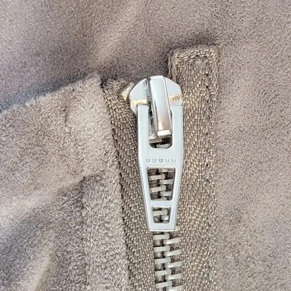 BLANK NYC Women's Drape Front Faux Suede Motorcycle Jacket Size XS Taupe - Picture 16 of 16